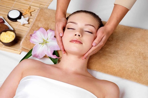 3-dieu-can-luu-y-khi-su-dung-my-pham-cho-spa1