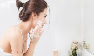 6-sai-lam-khi-rua-mat-gay-hai-cho-lan-da1