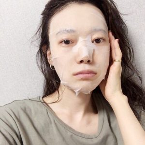 co-phai-su-dung-tu-lanh-de-dung-mat-na-giay-se-giup-dem-lai-tac-dung-tich-cuc-voi-lan-da1