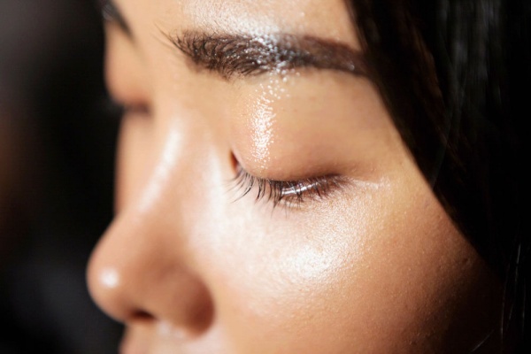 meo-giu-cho-kem-chong-nang-lau-troi-danh-cho-cac-nang-da-dau3