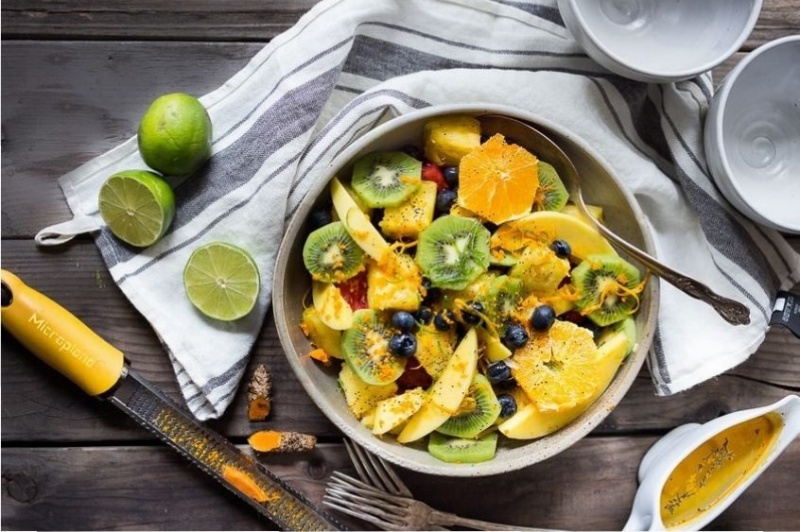 nhung-cong-dung-cua-trai-kiwi-trong-viec-cham-soc-da-tai-nha3